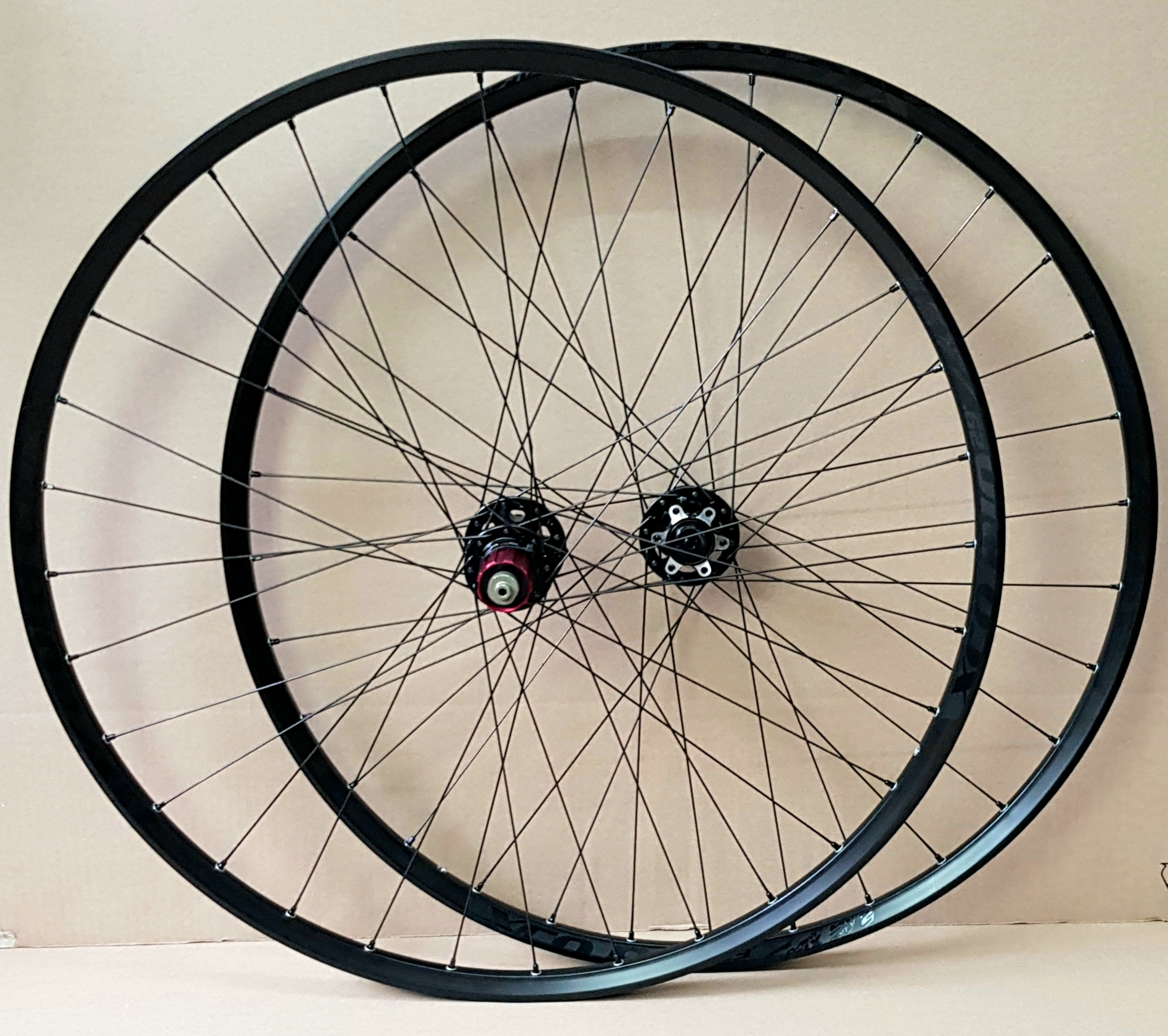 29" Novatec X-Light Disc / Remerx XCO Rio Laufradsatz schwarz / DT Revolution