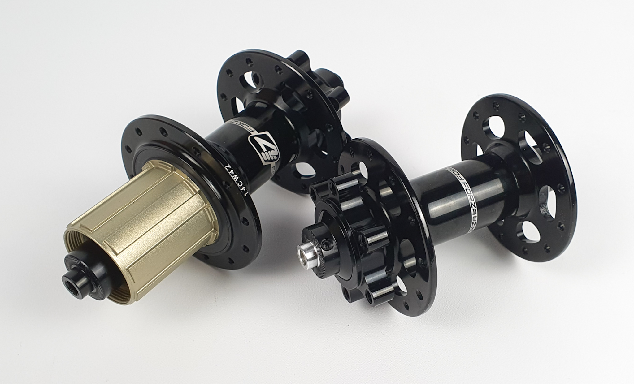 4ZA Cirrus Pro Nabensatz Disc 6-Loch QR 100/135 mm 24 Loch schwarz