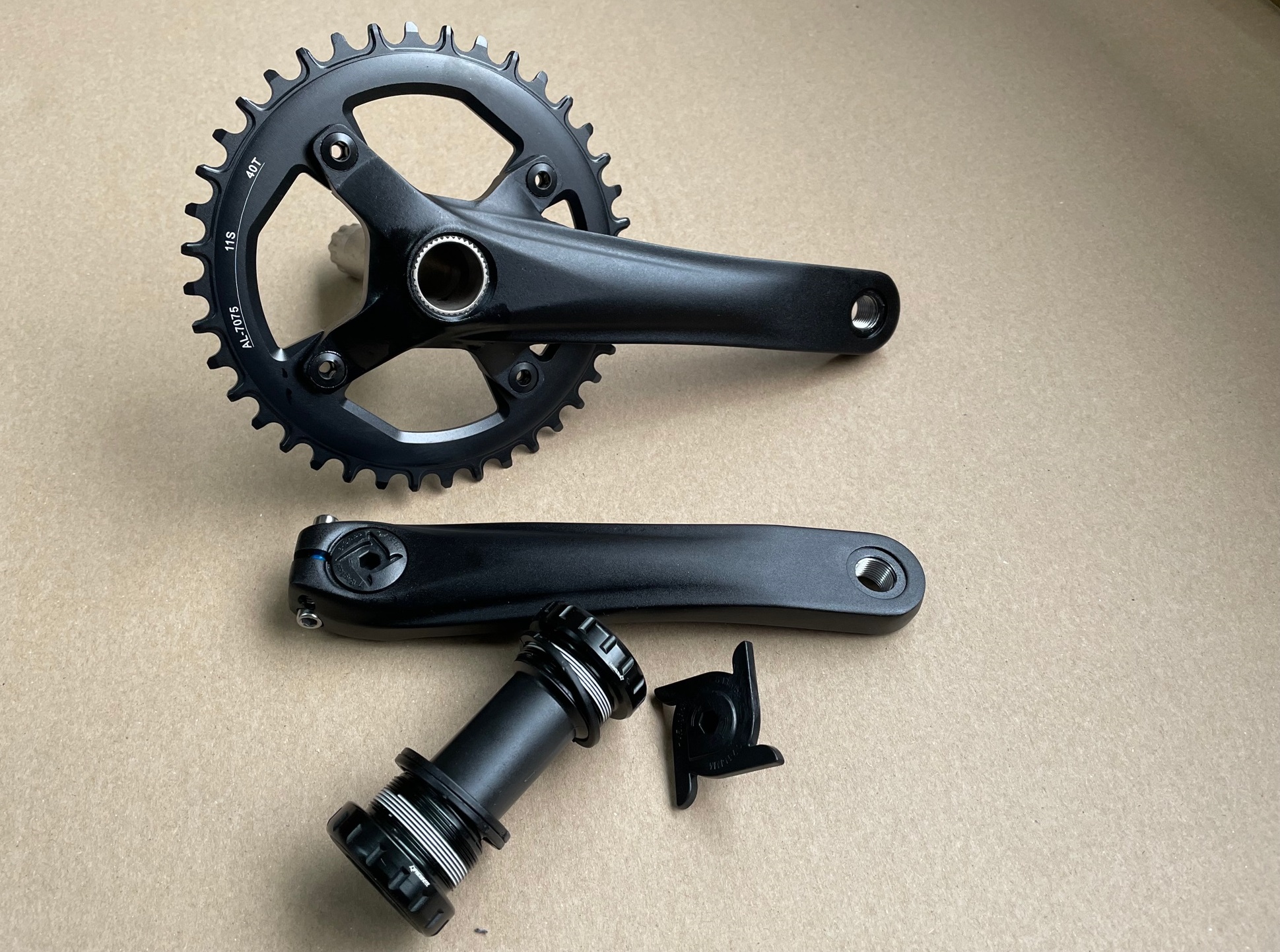 CNC 1x11/12 Kurbel 175mm 40Z schwarz inkl. Innenlager