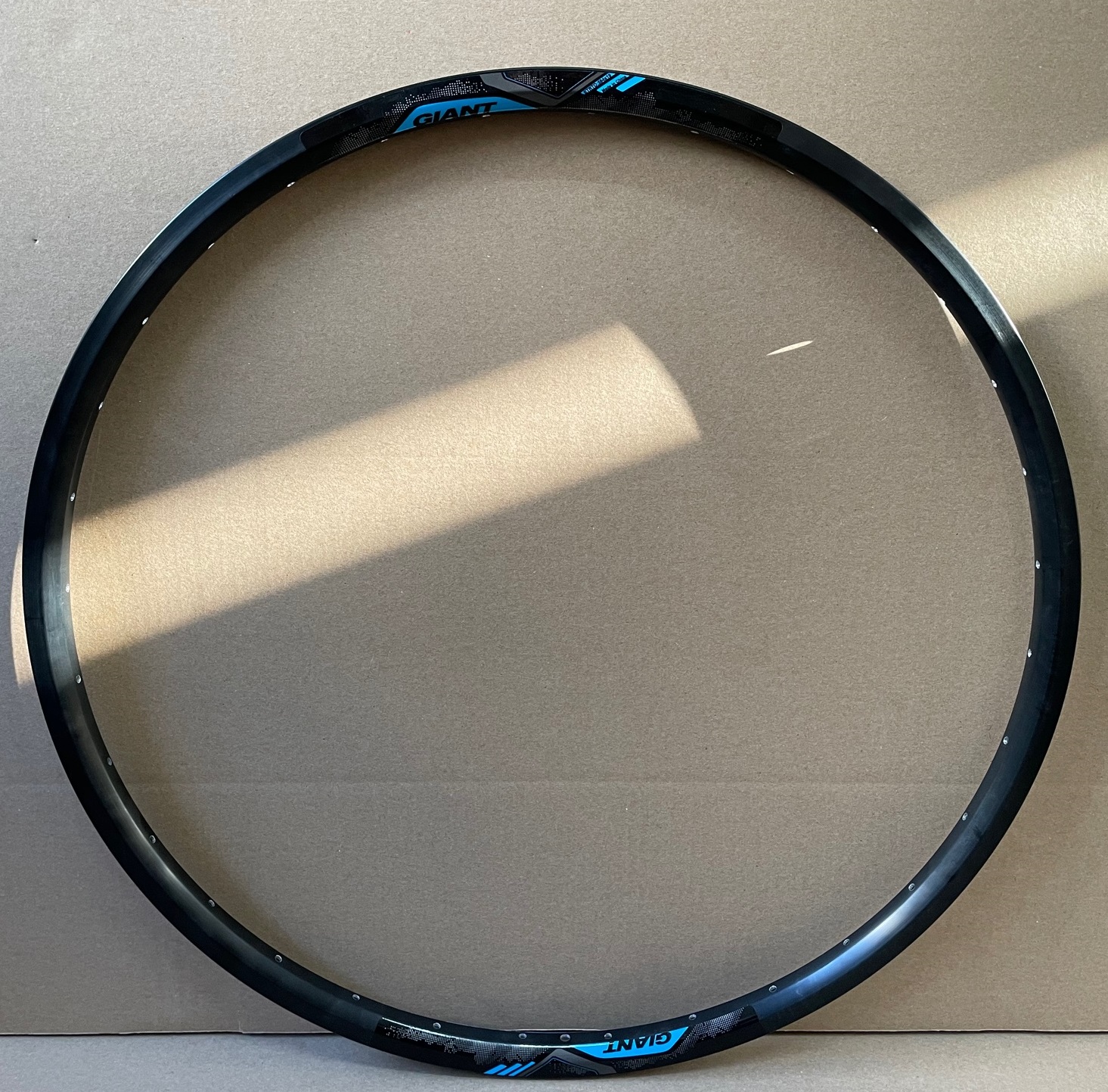 27,5" Giant CR70 Felge Disc 32 Loch schwarz/blau