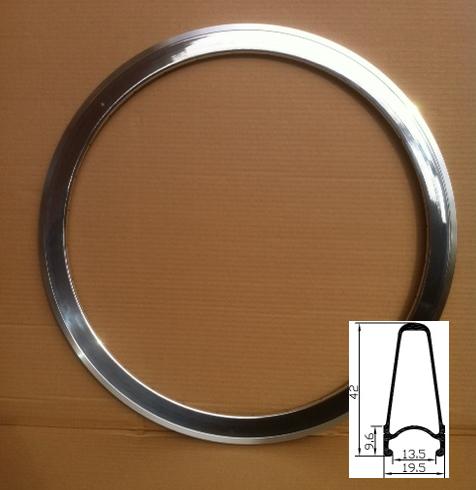 CNC HP 600 Felge 18L silber poliert