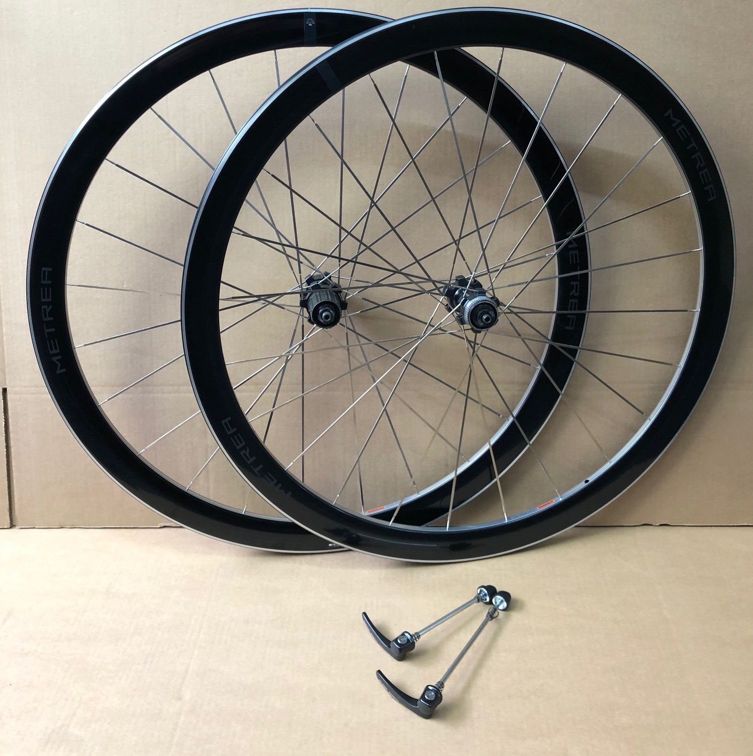 28" Shimano WH-U5000 Metrea Centerlock Laufradsatz QR schwarz