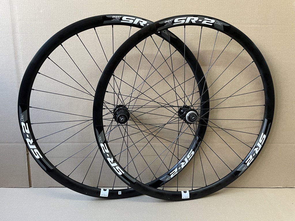 28" Laufradsatz Shimano Deore HB/FH-M6000/ Giant SR-2 30mm Disc